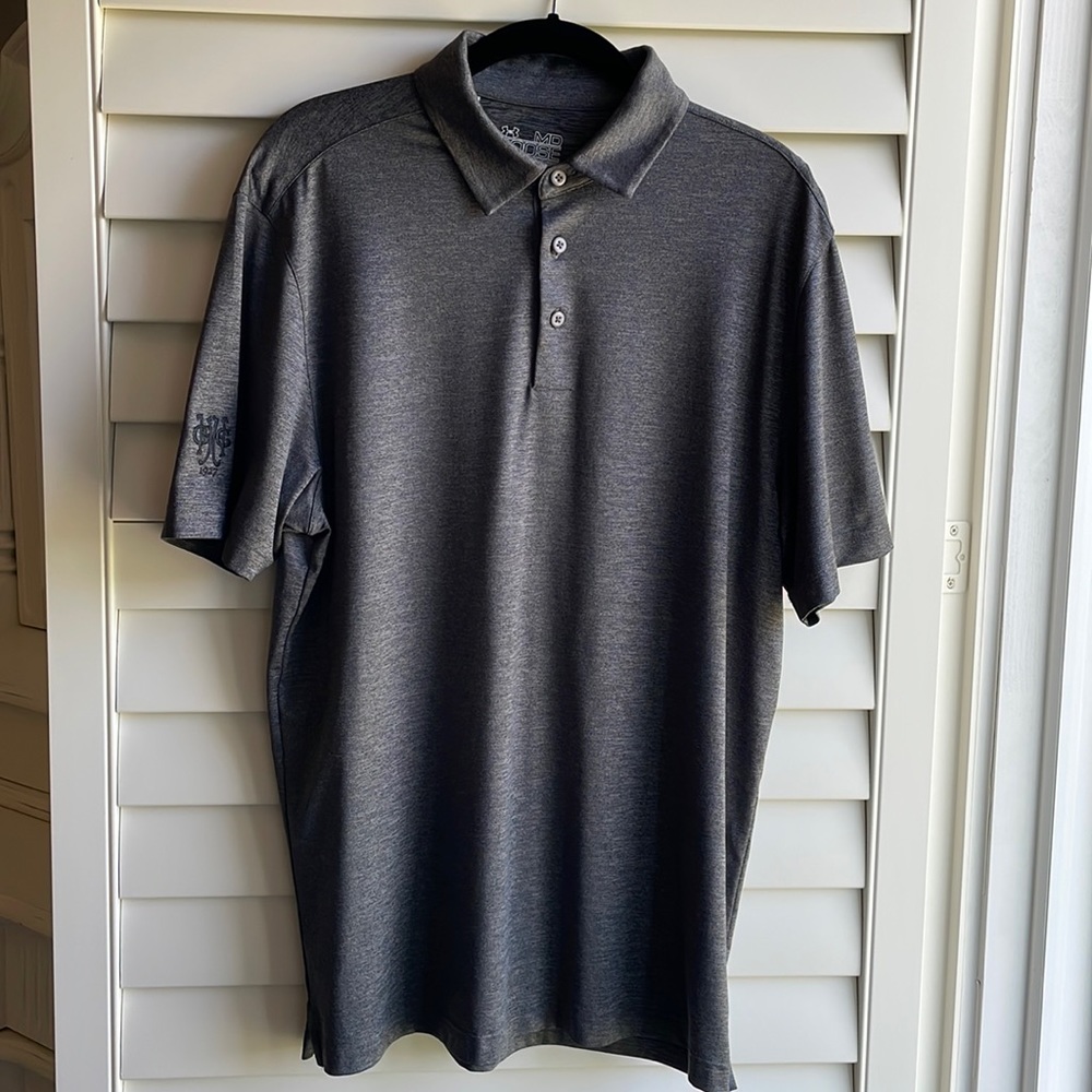 Under Armour Mens Golf shirt size medium, Heat gear/Loose fit. Like new.